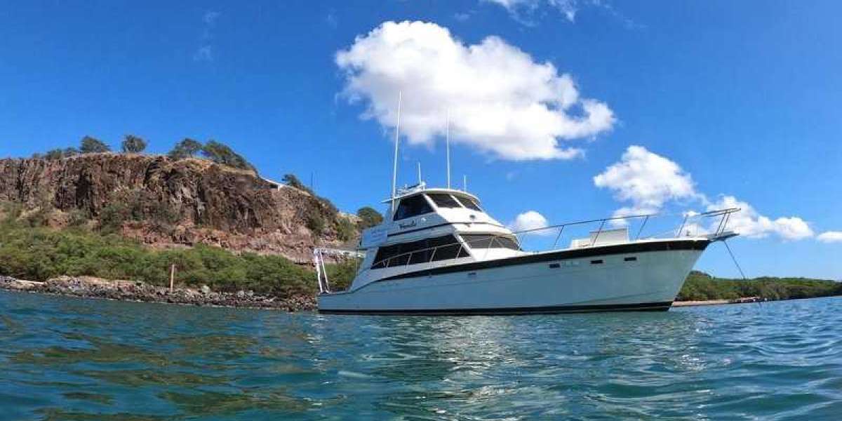 Boat Rental for Hawaii Cruising, Amenities and Features