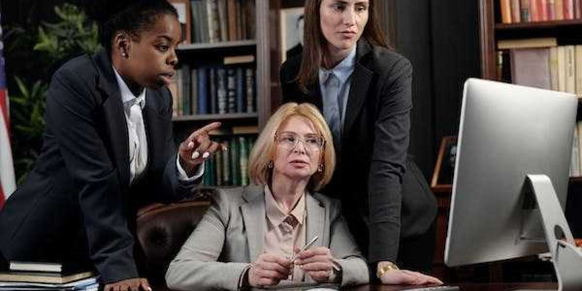 The Benefits of Hiring a Paralegal in Toronto