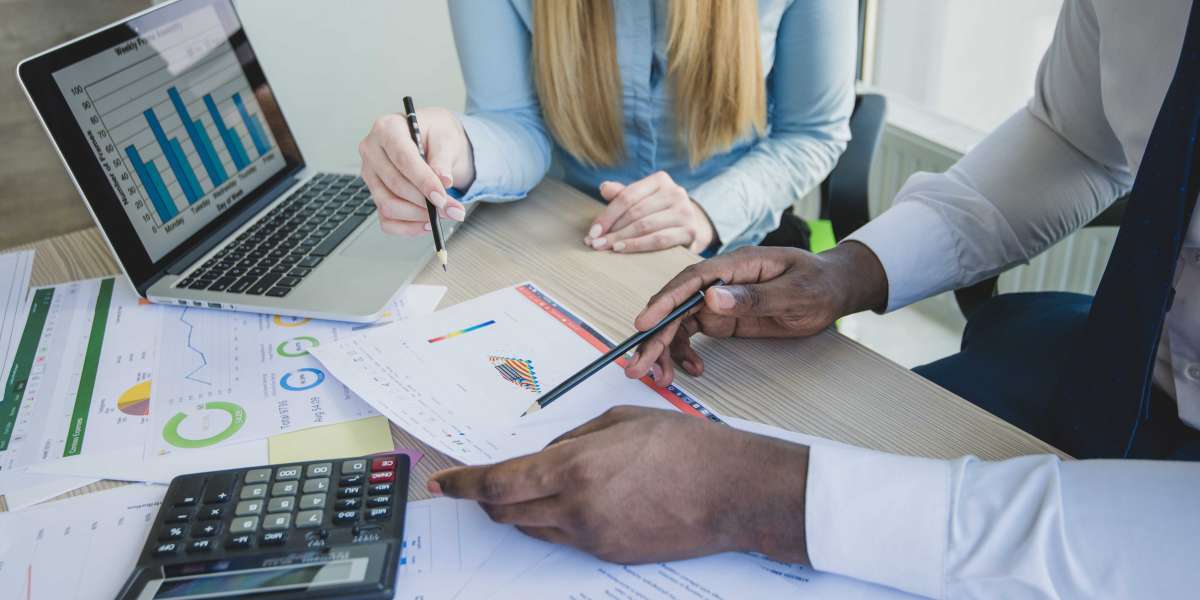 Bookkeeper v/s Accountant: Contrasting their Service Roles