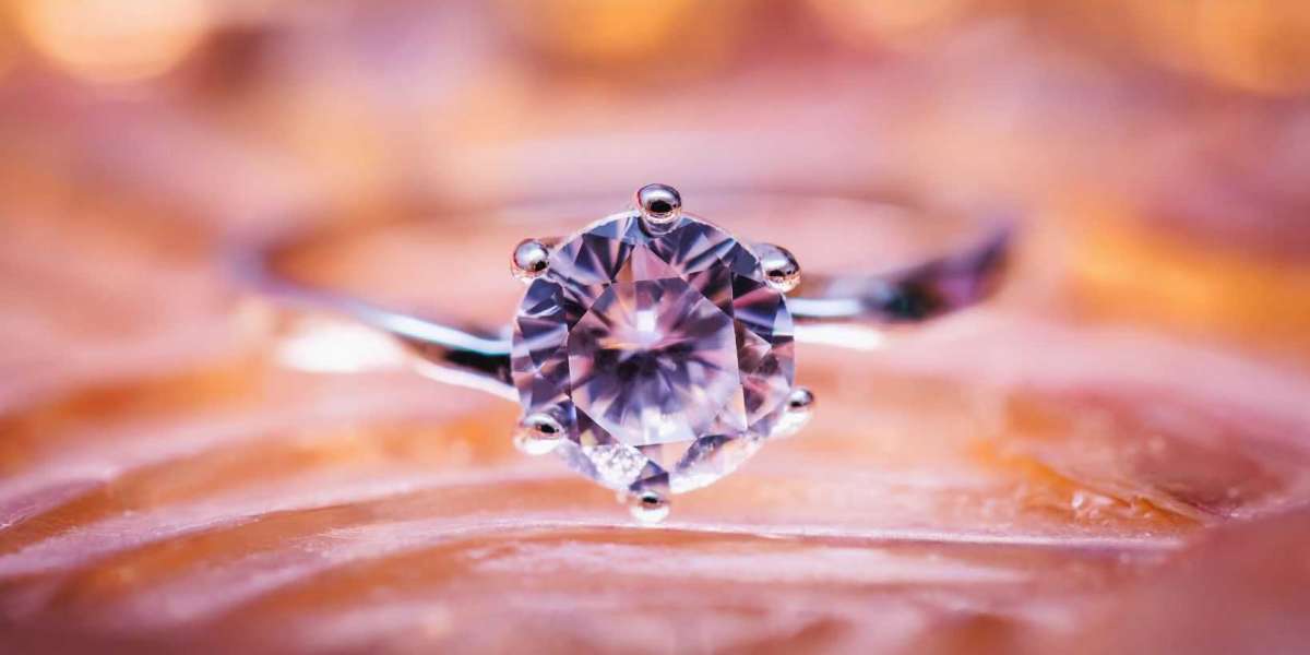 8 Diamond Solitaire Ring Styles to Suit Every Hand Shape