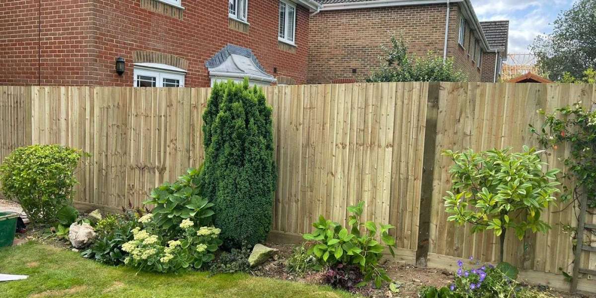 Fencing Contractors Crawley: Expert Services