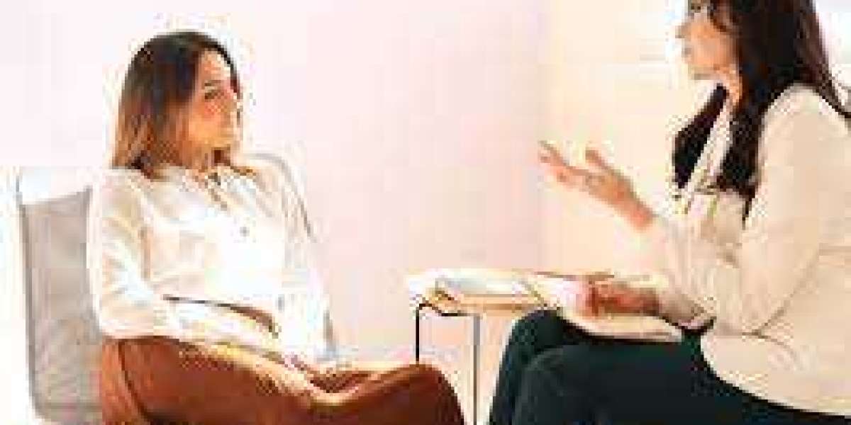 How can I find a qualified online therapist in Hong Kong?