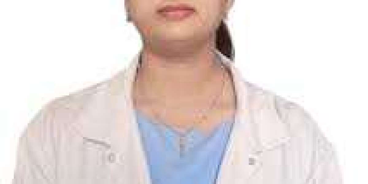 What specific qualities and achievements contribute to Dr. Deepali Meena being recognized as the best gynecologist in Pr