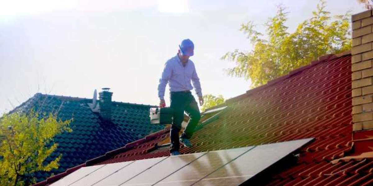 Explore the Benefits of Solar Panel Maintenance Services