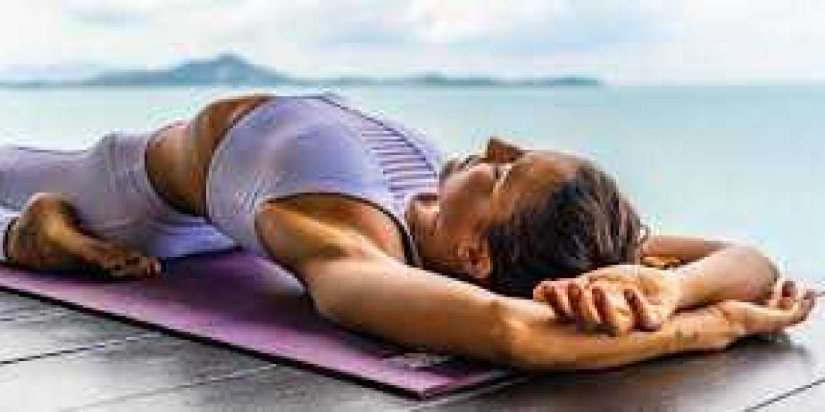 What are some key principles of Yin yoga?