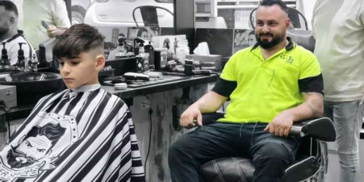 Barber Liberty Grove: Expert Haircuts and Shaves for the Modern Man