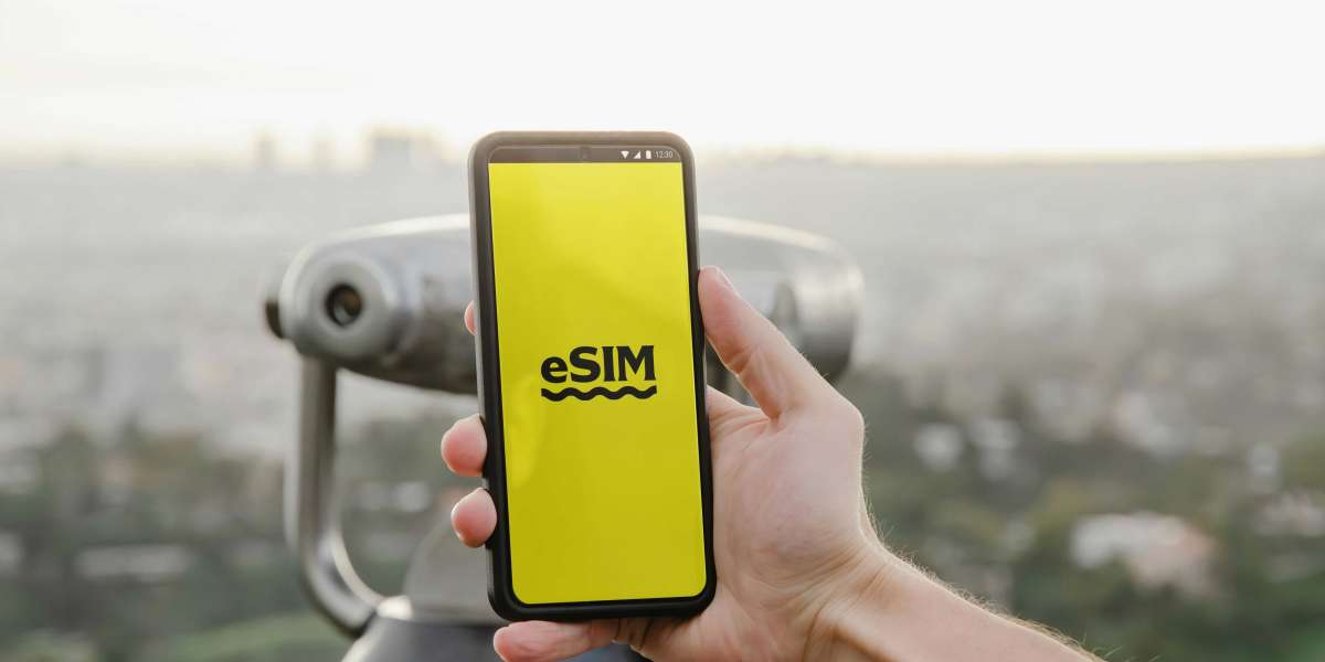 Exploring eSIM Technology: How It Works and Benefits for Travelers