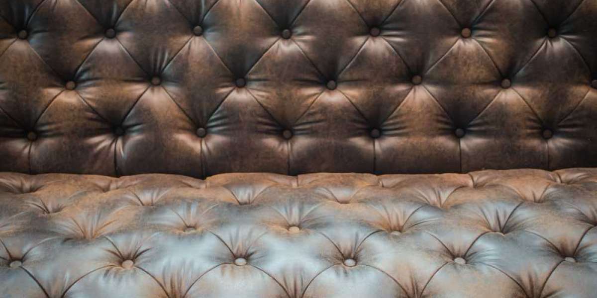 Top Reasons to Include a Chesterfield Settee in Your Home Décor