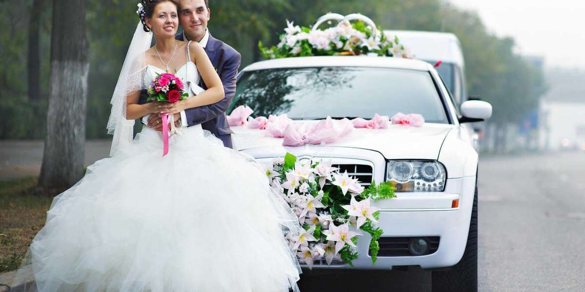 Make Your Grand Entrance with a Wedding Limo Service.