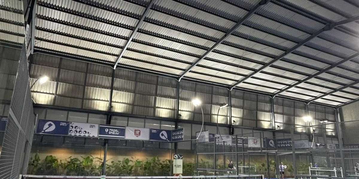 An inventory of the world's leading padel court suppliers