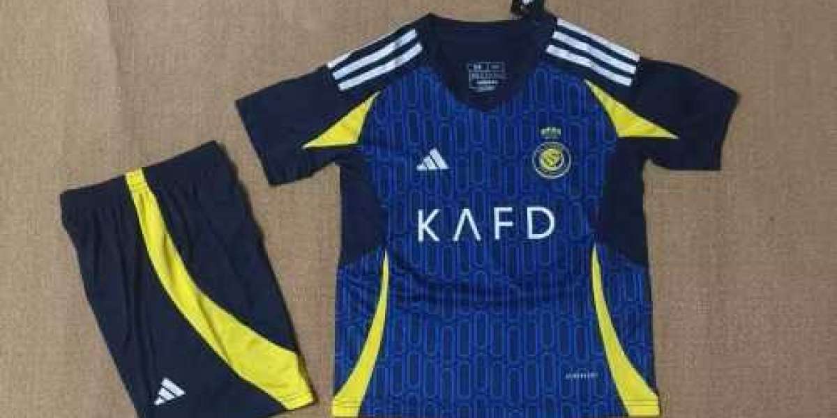 احصل على تيشيرت رونالدو النصر الآن قبل نفاد الكمية!