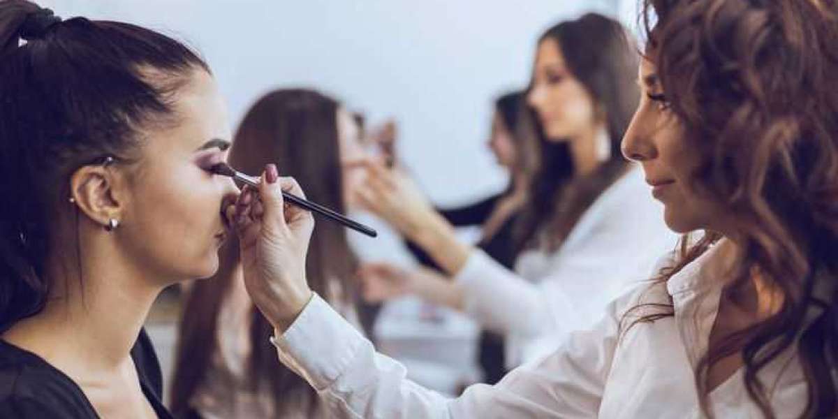 Find the Best Makeup Academy in Ahmedabad for Your Dream Career