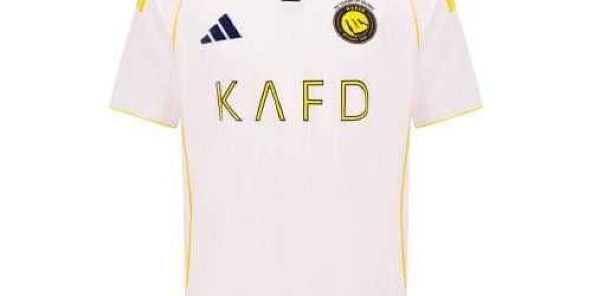 احصل على طقم تدريب النصر الأصلي من سبورت تاتش الآن